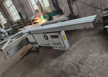 临沂地区处理封边机 精密锯 压机等全套木门设备