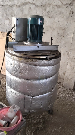 潍坊地区工厂处理350升高速剪切乳化罐 1000升卧式螺带混料机