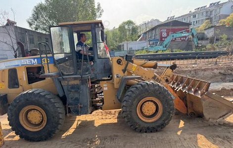 泰安地区处理山推SEM 650装载机