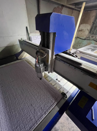 青岛地区更新设备处理2台广告雕刻机