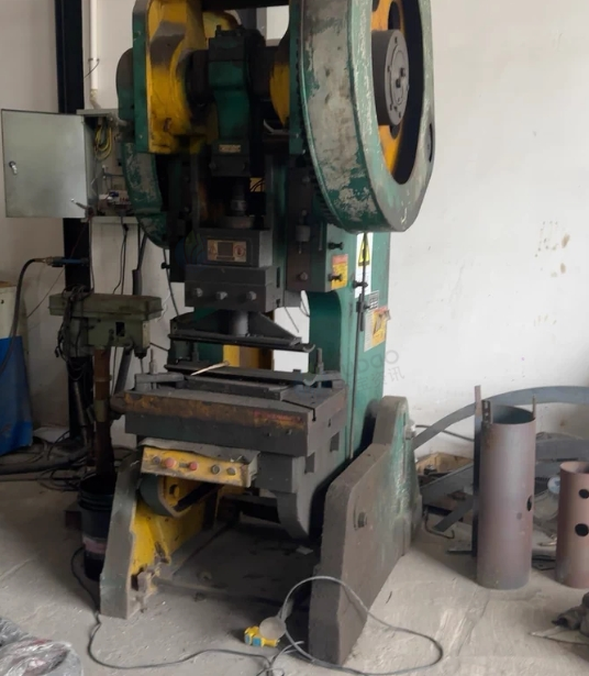 益阳地区处理南京力佳63吨开式可倾压力机JB23-63