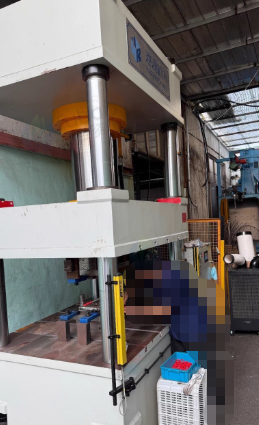 青岛地区公司处理315吨液压机