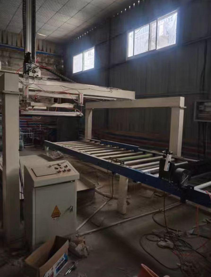 商丘地区闲置处理多功能木饰面板胶膜贴面机、上料机