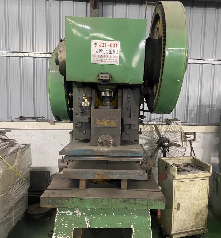 江门地区工厂处理机床设备数台