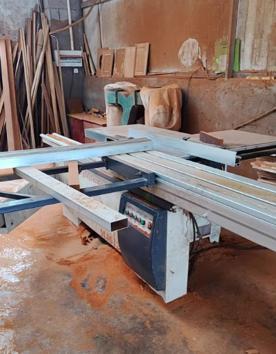 枣庄地区工厂处理精密锯1台、一米宽重型砂光机1台