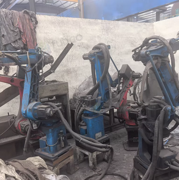 沧州地区处理8公斤机器人、100吨冲床、上料机、150数控车床、不锈钢输送链板整套