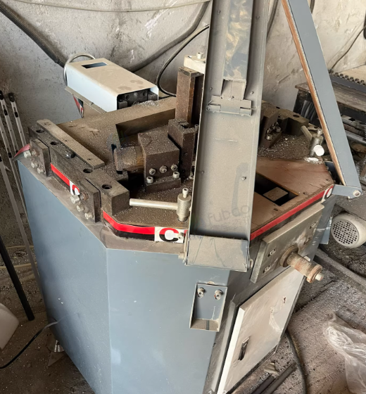 南昌地区工厂处理端面铣床1台、门窗重型组角度机1台