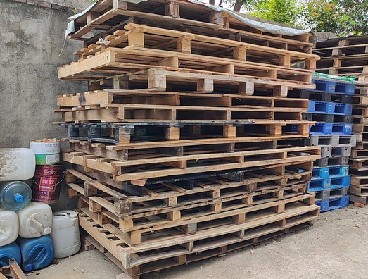 南昌地区处理木托盘50个、塑料托盘15个