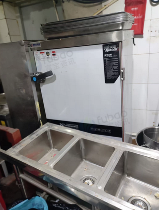 北京地区处理商用蒸饭柜、三槽不锈钢水池、电磁炉两台、厨房设备一批