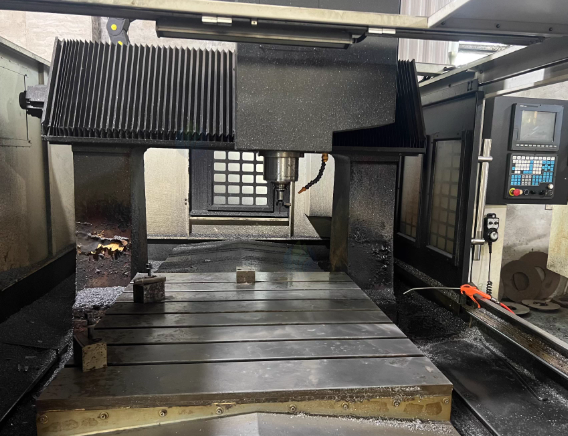 南通地区工厂处理SK1210数控加工中心1台、数控铣床1台