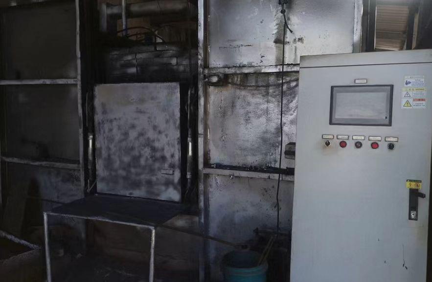 马鞍山地区拆迁处理天然气锻造炉、空气锤、行车、双柱锯床等