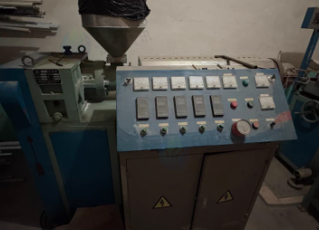 潍坊地区处理混料机 造粒机 破碎机 挤出机 定型台 牵引机 切割机