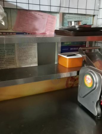 临沂地区处理链条烤箱 冰柜操作台 和面机