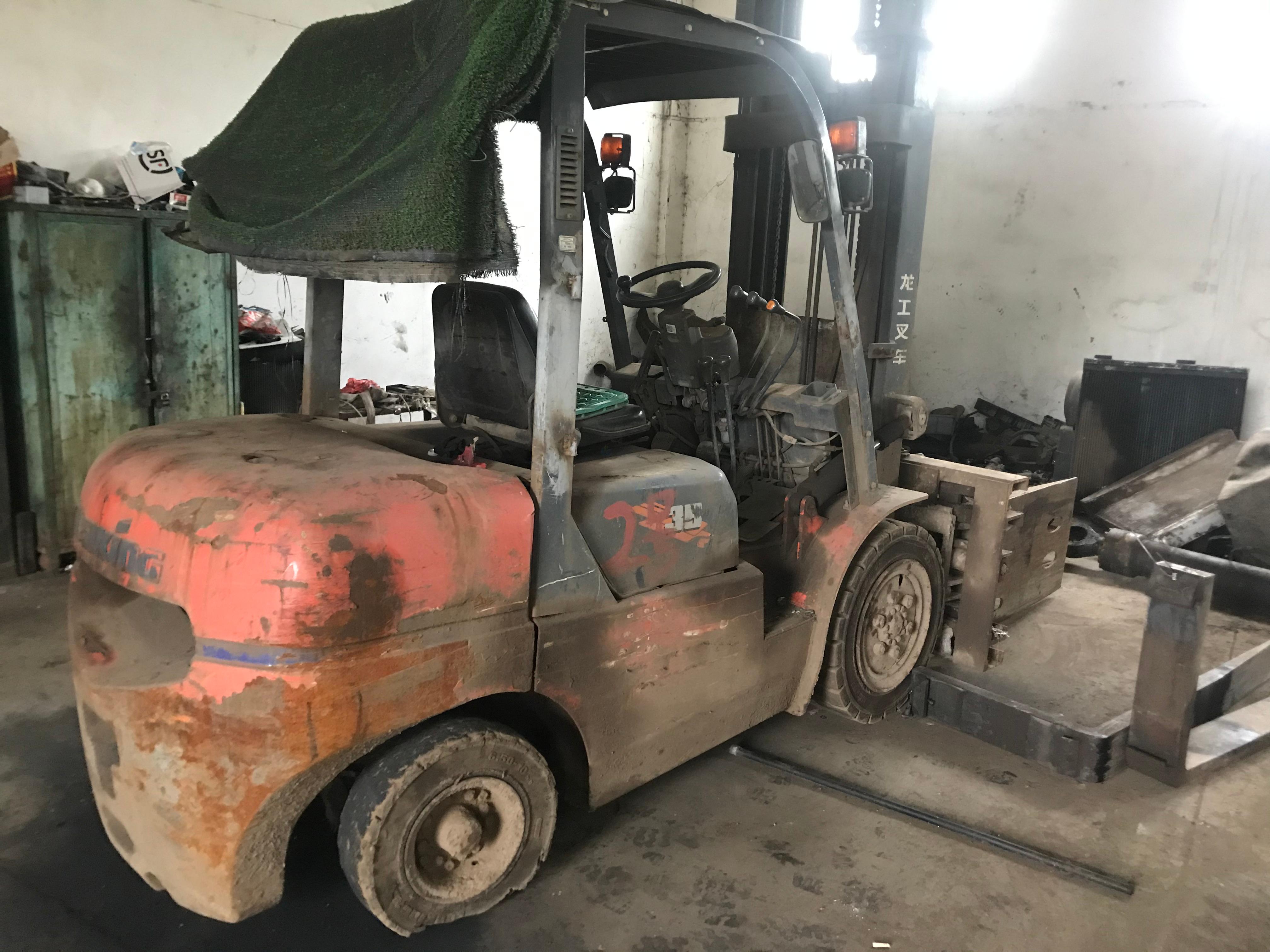 1月26日武汉葛洲坝兴业再生资源公司废旧设备（FD35龙工叉车）2转让公告