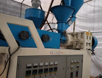 聊城地区处理自用18年昌龙兴高速薄膜复卷机 自动缠绕膜机