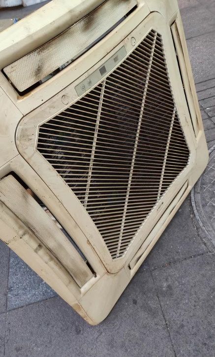 贵阳地区个人处理格力5匹天花机