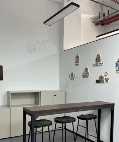 深圳地区办公室处理3匹天花机、办公桌椅