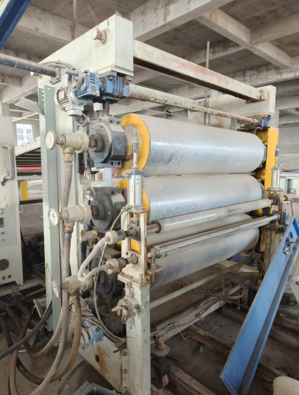 供应：冷却塔、配电箱、双螺杆挤出机等一批生产设备