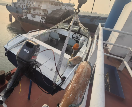 南京地区处理4.3m水上铝合金快艇