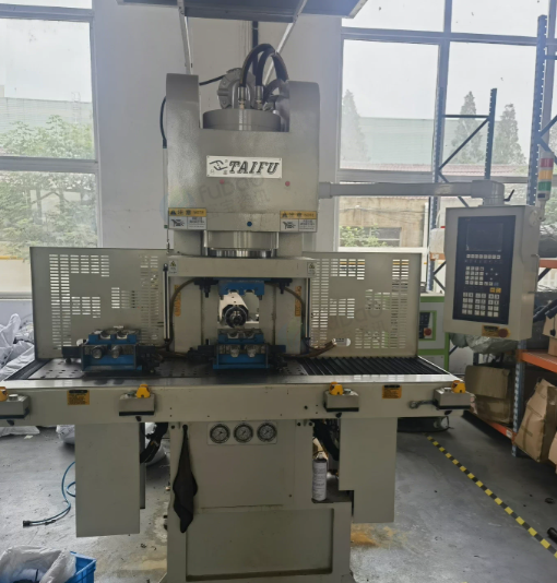 泰州地区工厂处理滚塑机、注塑机