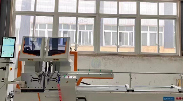 重庆地区公司处理万科数控全套门窗生产设备