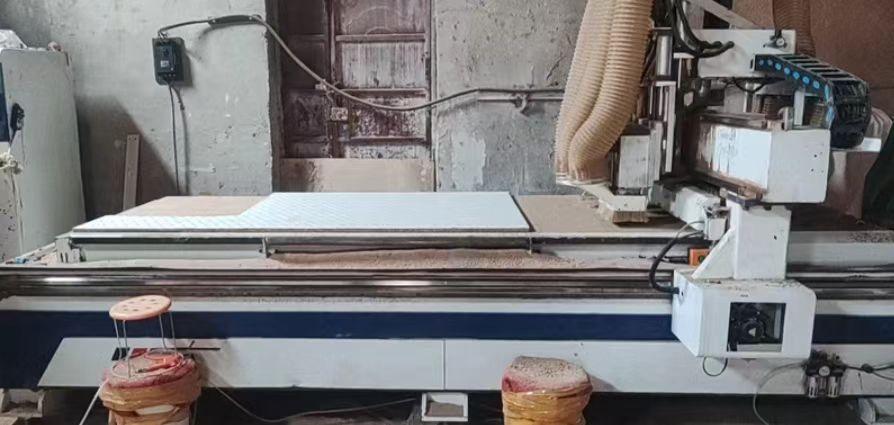 郑州地区处理开料机、封边机、双头激光侧孔机、铰链钻等全屋定制设备