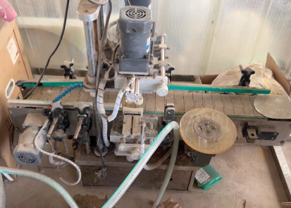 宿迁地区工厂处理数显控温连续薄膜封口机5台、转盘式圆瓶自动灌装机等设备