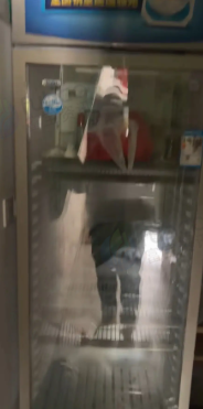 重庆地区店铺处理2台立式风冷柜