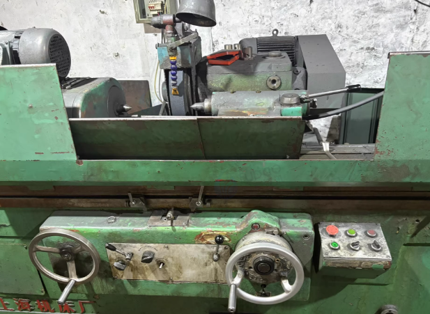 南通地区工厂处理M1432A上海机床万能外圆磨床1台、上海机床长度1米磨床1台