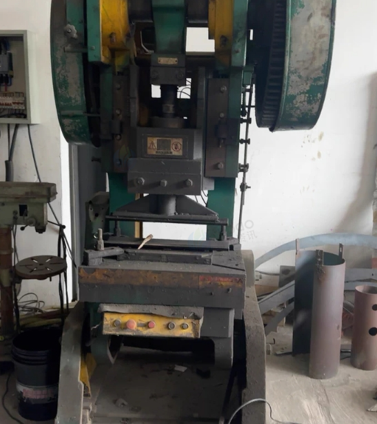 益阳地区处理南京力佳63吨开式可倾压力机JB23-63