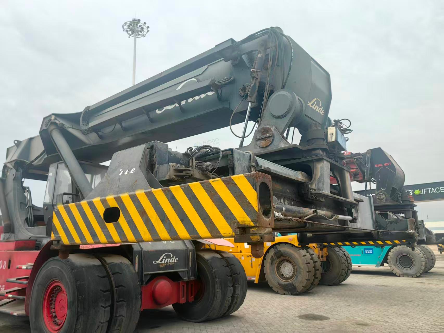 3月10日银川一台林德正面吊、一台合力装载机、一台小松叉车转让公告