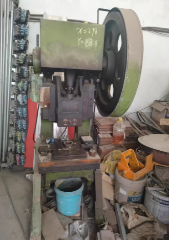 潍坊市地区工厂处理多台冲床 车床 铣床