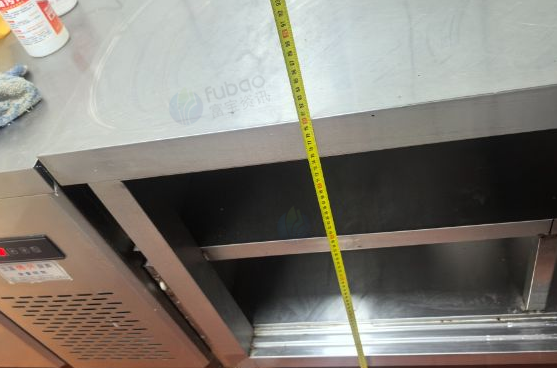 玉溪地区处理不锈钢操作台柜、墙上架、不锈钢置物架等