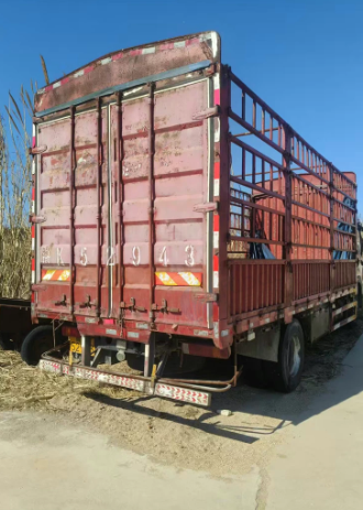 威海地区处理解放JK6重型仓栅式货车