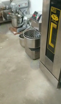 红河地区店铺处理展示柜、四门冷冻冷藏柜、烤箱、醒发箱、和面机、打蛋机、鲜奶机、不粘烤盘等