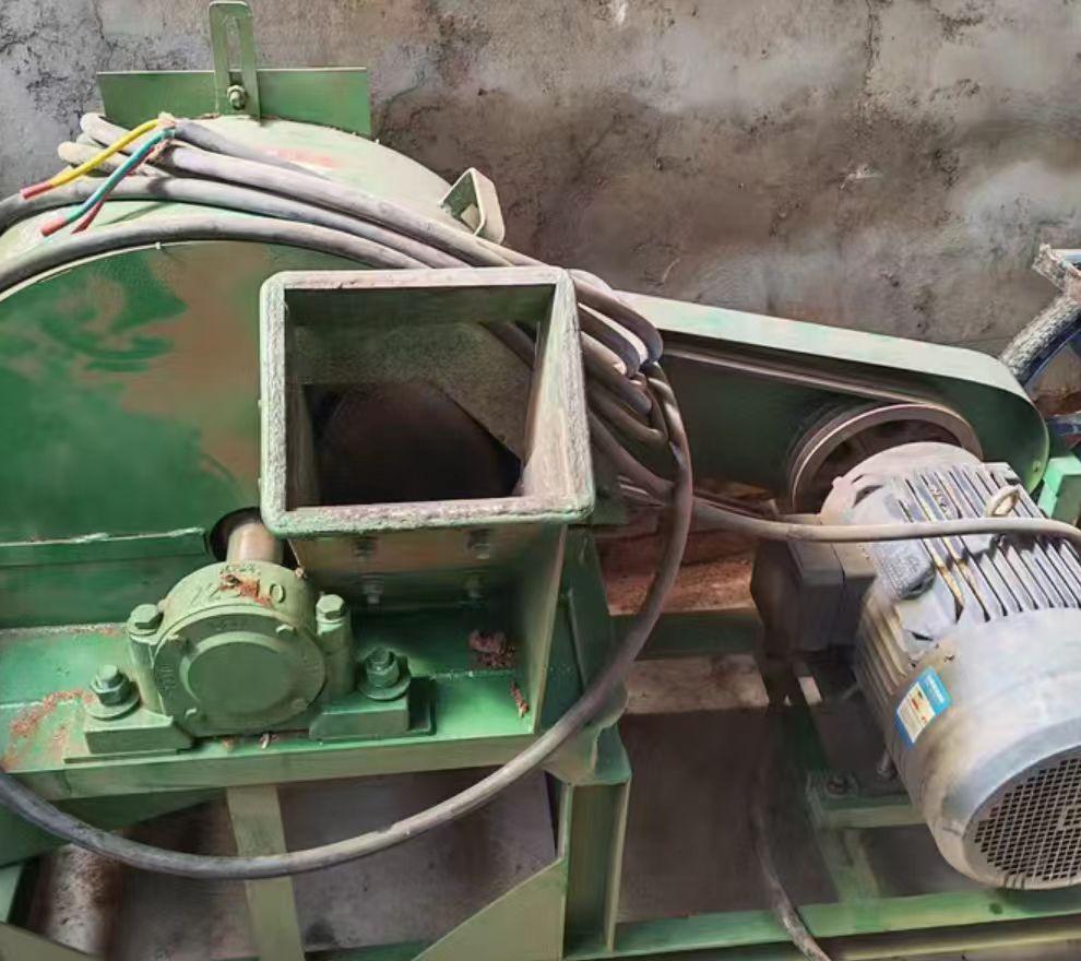 宿州地区工厂处理木炭炭化炉、烘干机、粉碎机、制棒机等一套