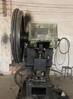 昆明地区处理80多吨冲床、废铁