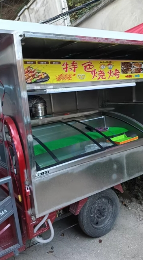 贵阳地区处理小吃车烧烤车、冷藏箱、冰柜、烧烤工具