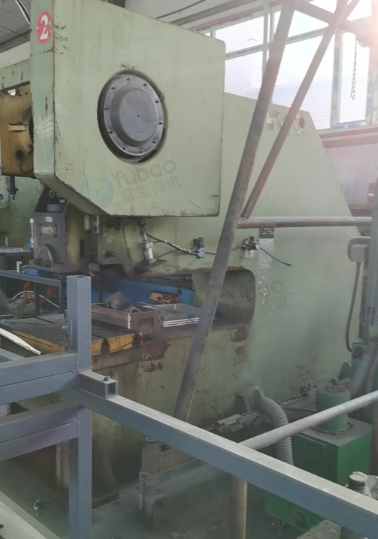 四平地区工厂处理40T杨力深喉冲床