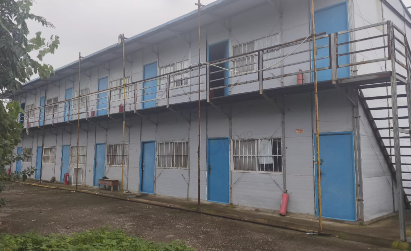 淮安地区公司处理板房9个、集装箱房几个