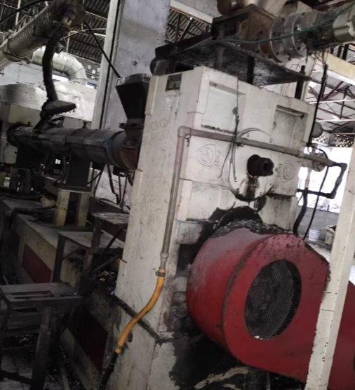 乐山地区处理生产塑料颗粒的挤出机2台