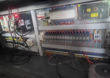 青岛地区处理信捷3米自动切 3米提升机 中顺1880复卷机 金福多排压扁全自动包装机等 全套卫生纸设备