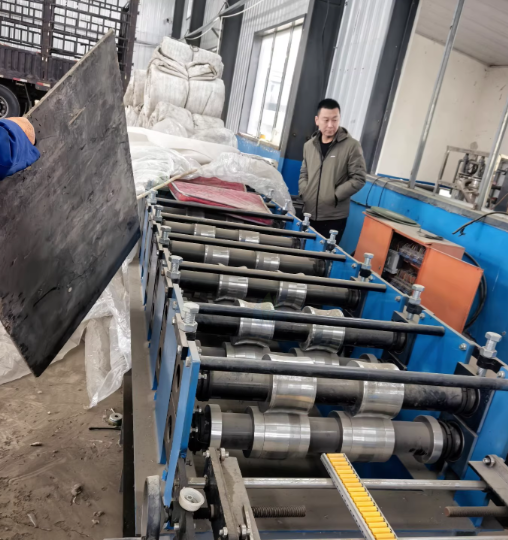 四平地区工厂处理10T龙门吊1台、裁板机1台