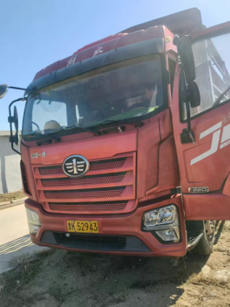 威海地区处理解放JK6重型仓栅式货车