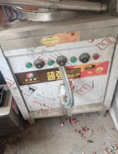 潍坊地区处理台式切肉切片机、两个麻辣烫展示柜、面炉