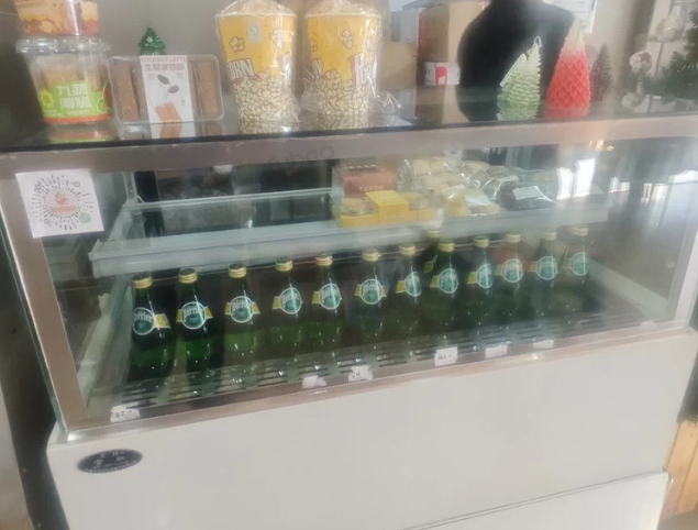 乌鲁木齐地区处理厨房设备，四门冰箱，平冷冰箱，冷冻冷藏冰箱，保温展示柜，冷藏展示柜，咖啡机，制冰机，磨豆机，和面机，操作台，中餐灶