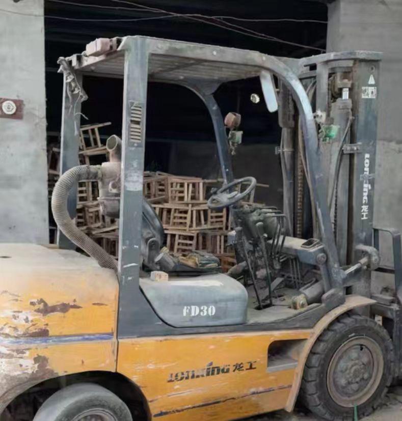 阜阳地区工厂处理滚胶机、叉车、砂带机、砂轮机、生态板拼板热压机、梳齿机等木工设备