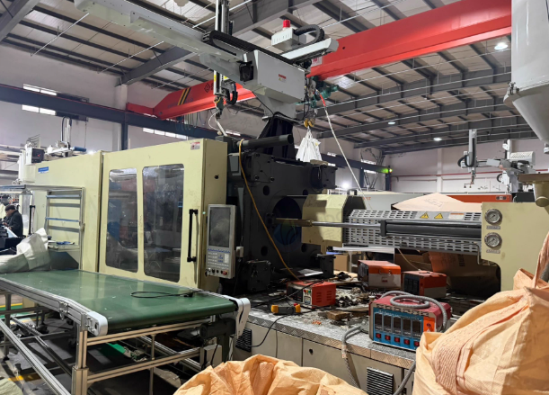 无锡地区工厂处理AX3亚力士注塑机1台、AX278亚力士注塑机1台