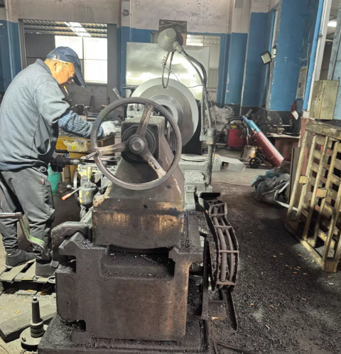 苏州地区工厂处理大连二机CW6280C马鞍车床