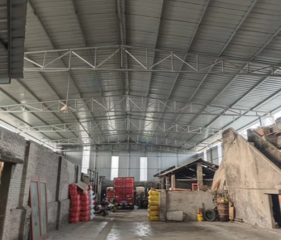 成都地区工厂处理HTK100注塑机、8台设备、各类配套加工设备